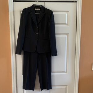 Tahari Arthur S. Levine Classic Black Pinstripe Women’s Pants Suit